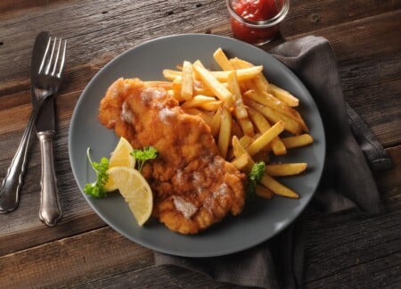 interspar restaurant schnitzel mit pommes